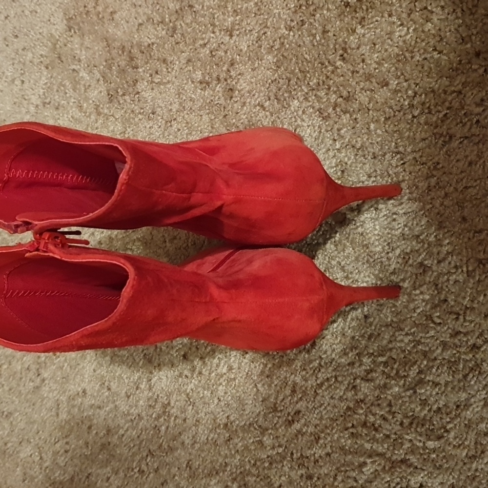 Steve Madden Wagner Lipstick Red Suede Booties. Sz 8.5 - Picture 6 of 7